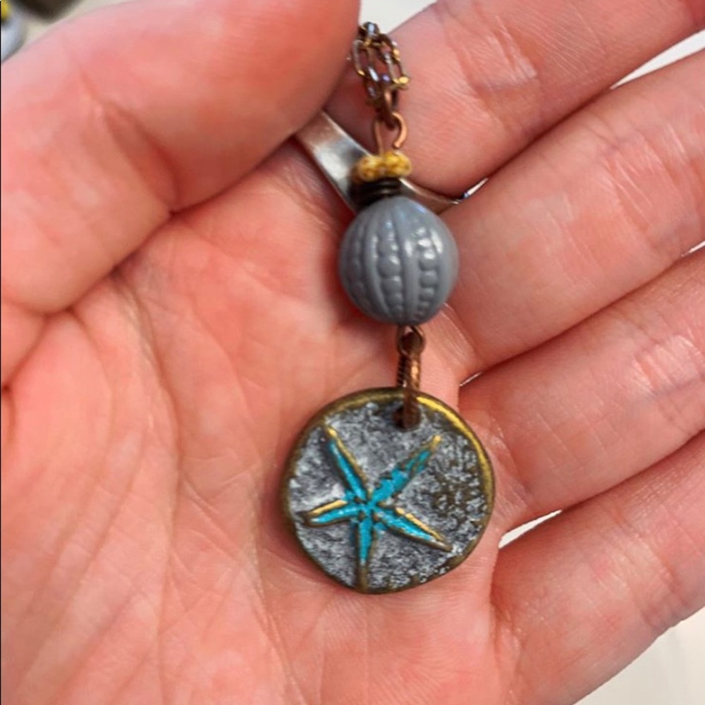 REVERSIBLE PENDANT - Picture 2 of 3